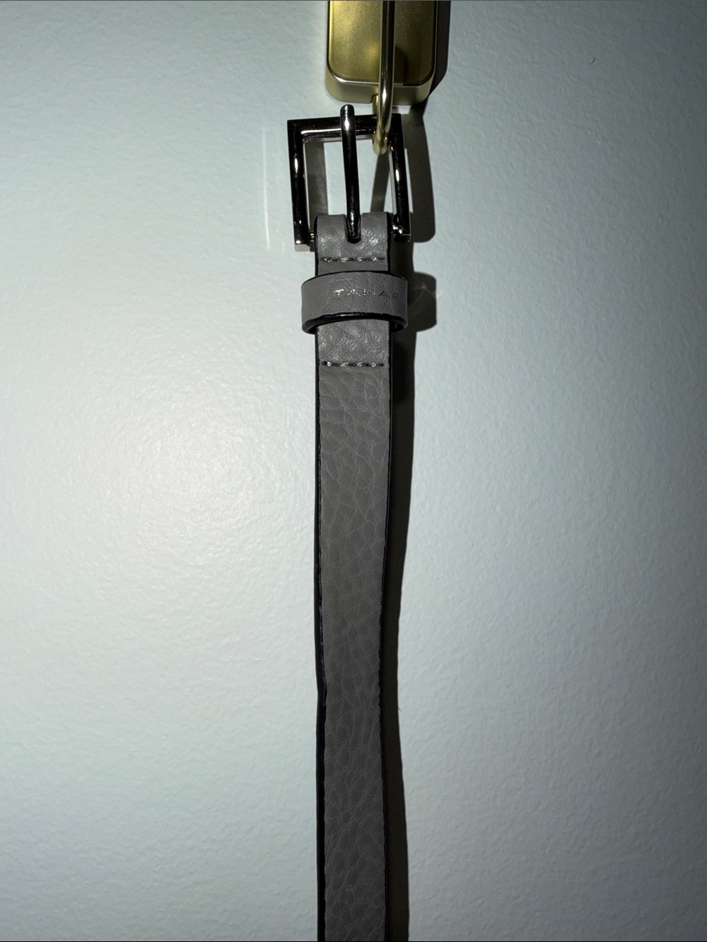 TAHARI XL Gray Faux Pebbled Leather Skinny Belt